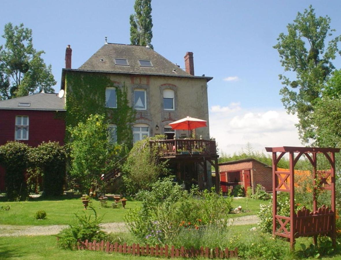 La Chaussee D'Olivet En Mayenne Exterior foto